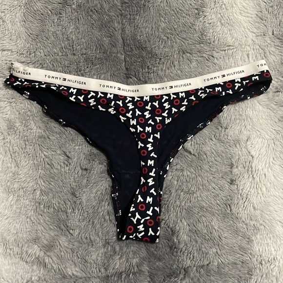 Size Large Tommy Hilfiger thong - Picture 3 of 3